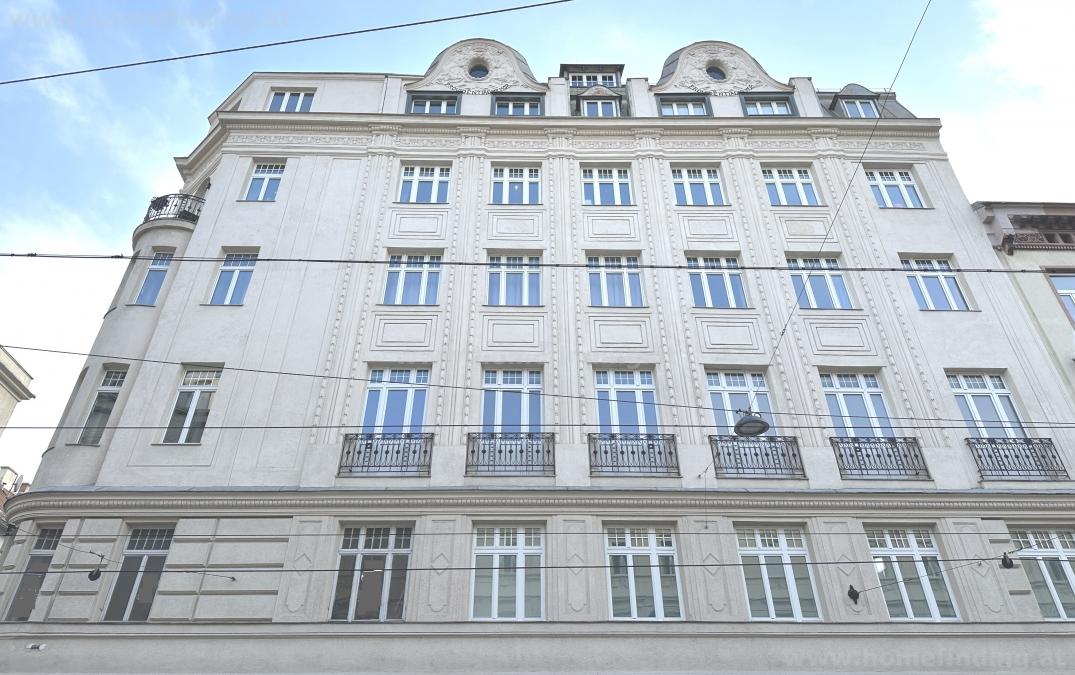 close to Augarten: fully refurbished office